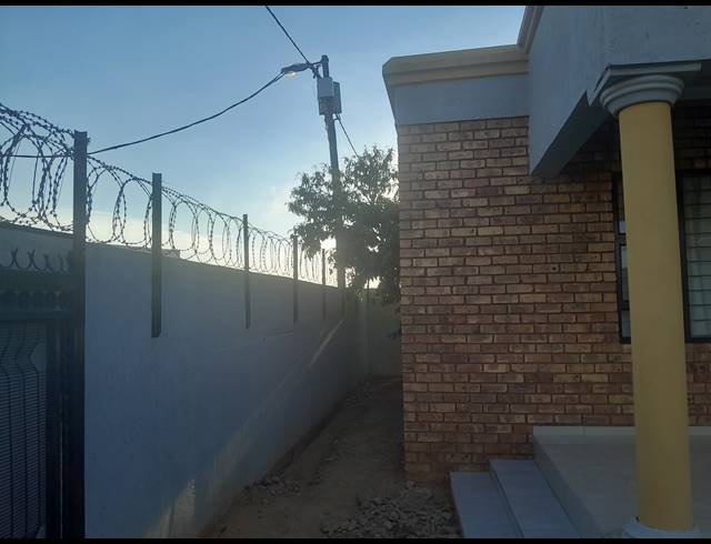 3 BEDROOM HOUSE FOR SALE IN NELLMAPIUS